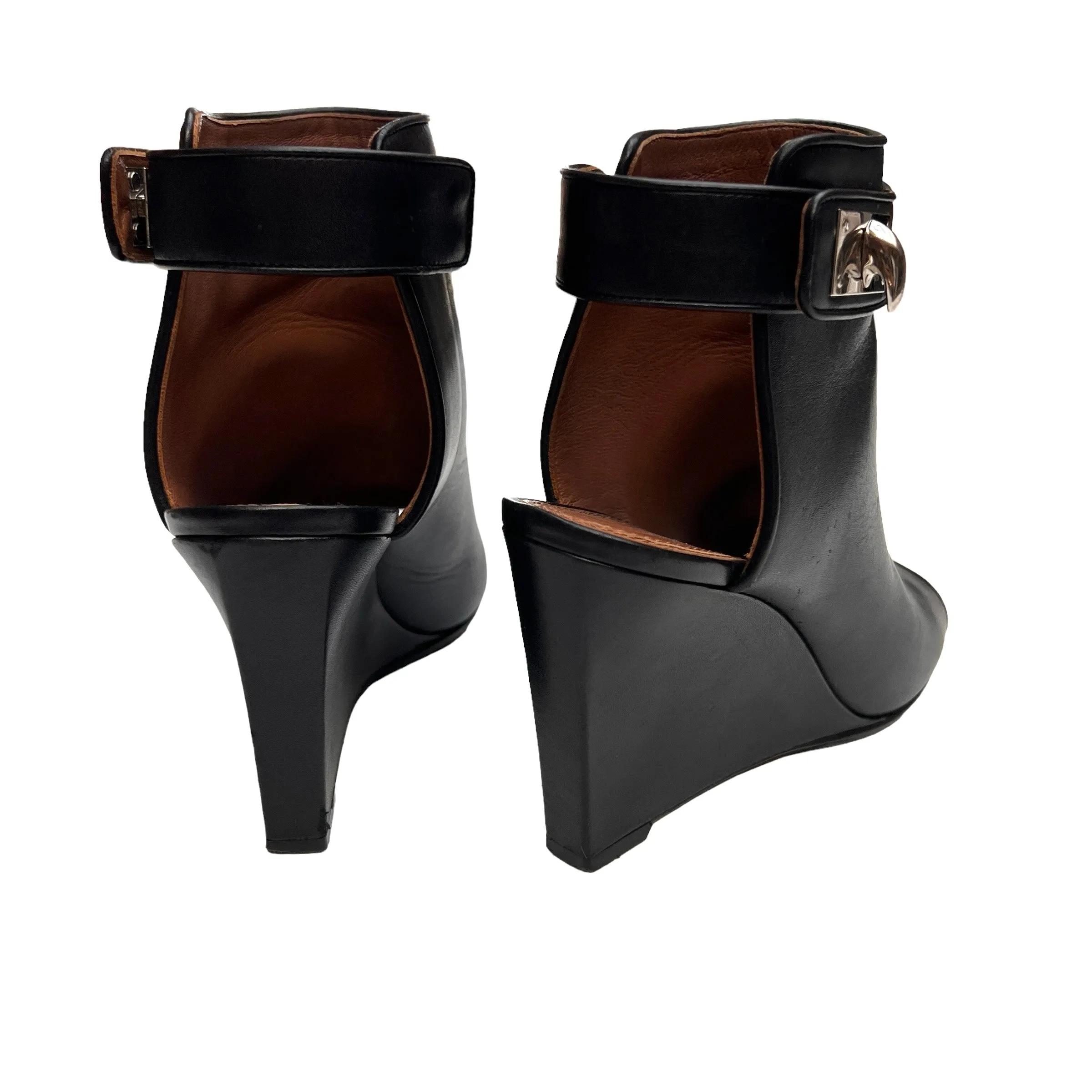 Black Shark Tooth Booties - 6.5