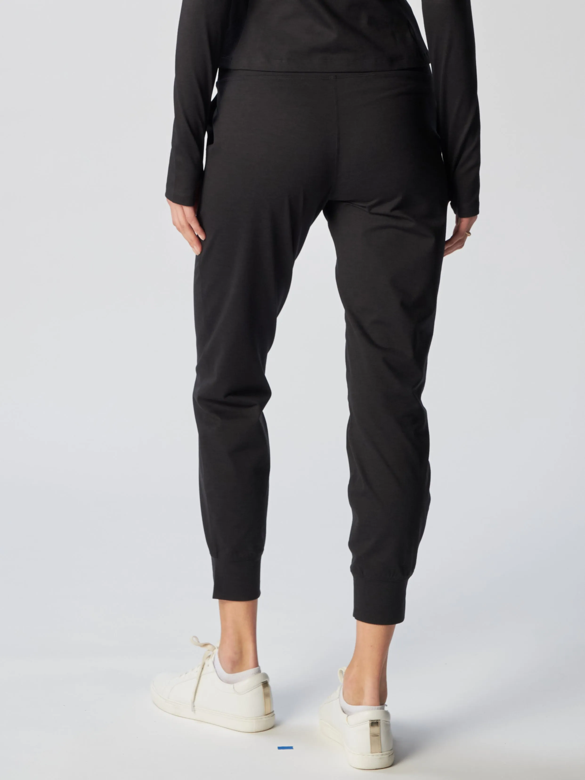 Comfort Jogger in Black