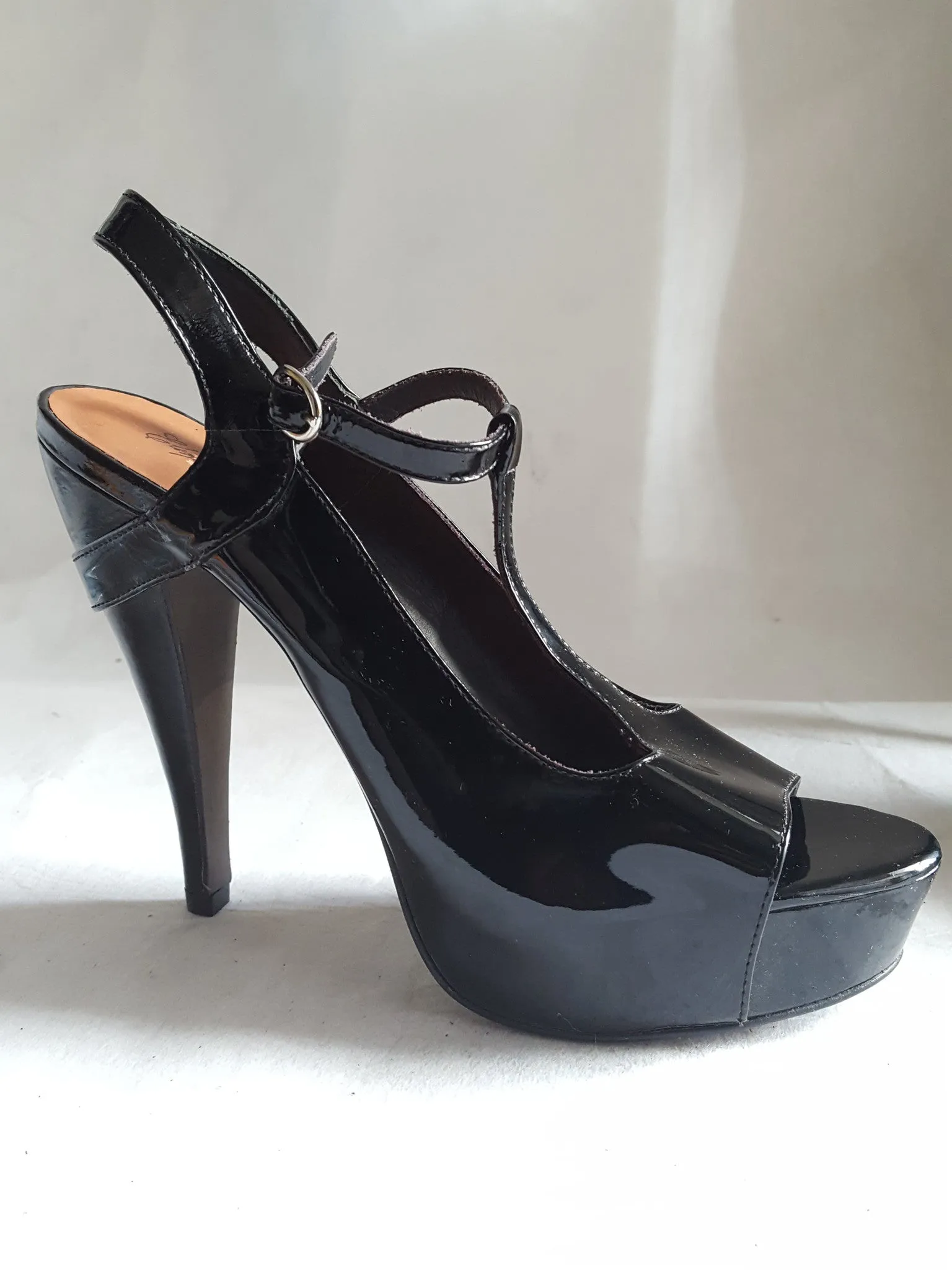 Elizabeth & James Patent Leather T-strap Heels size 9