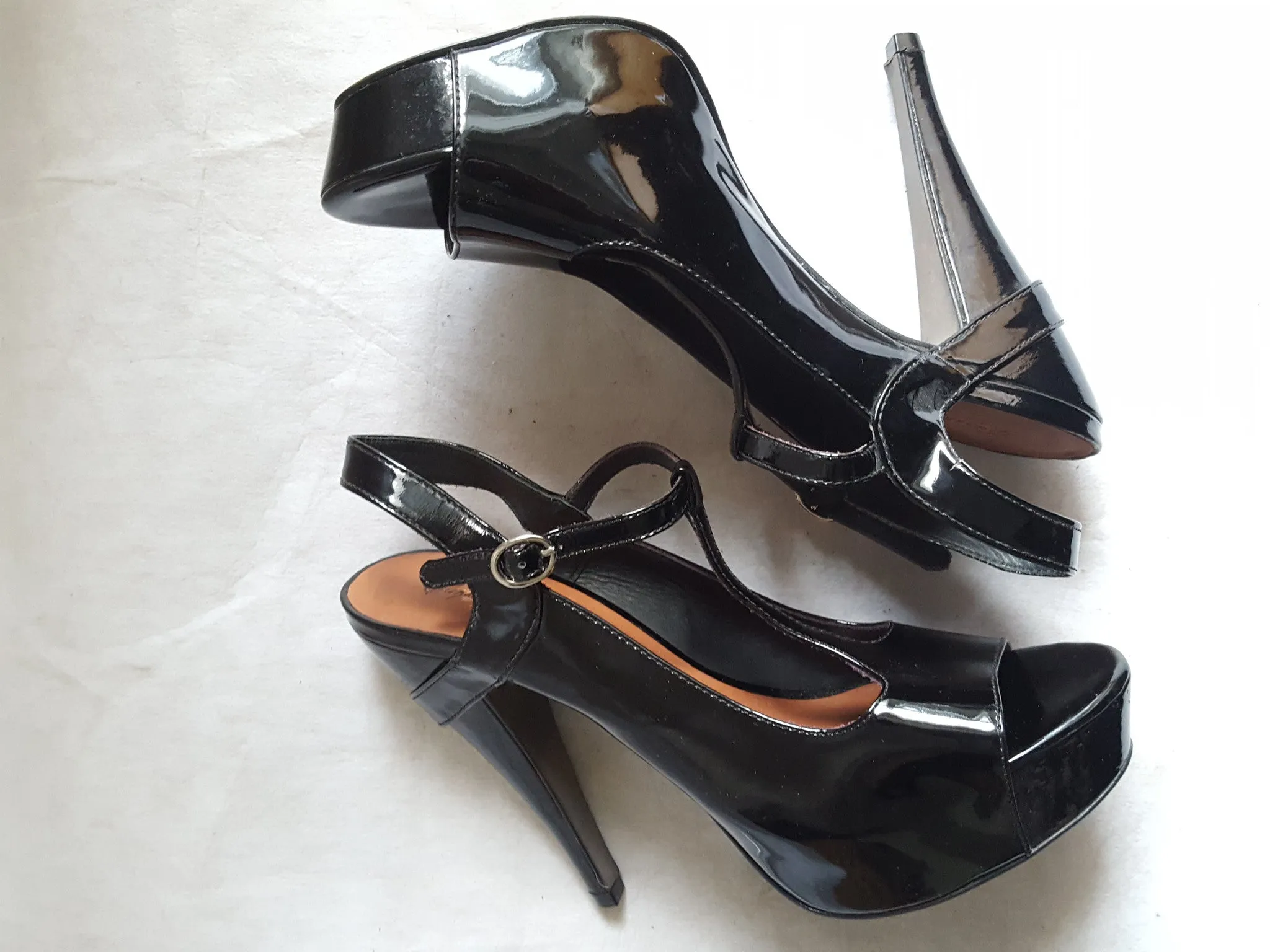 Elizabeth & James Patent Leather T-strap Heels size 9