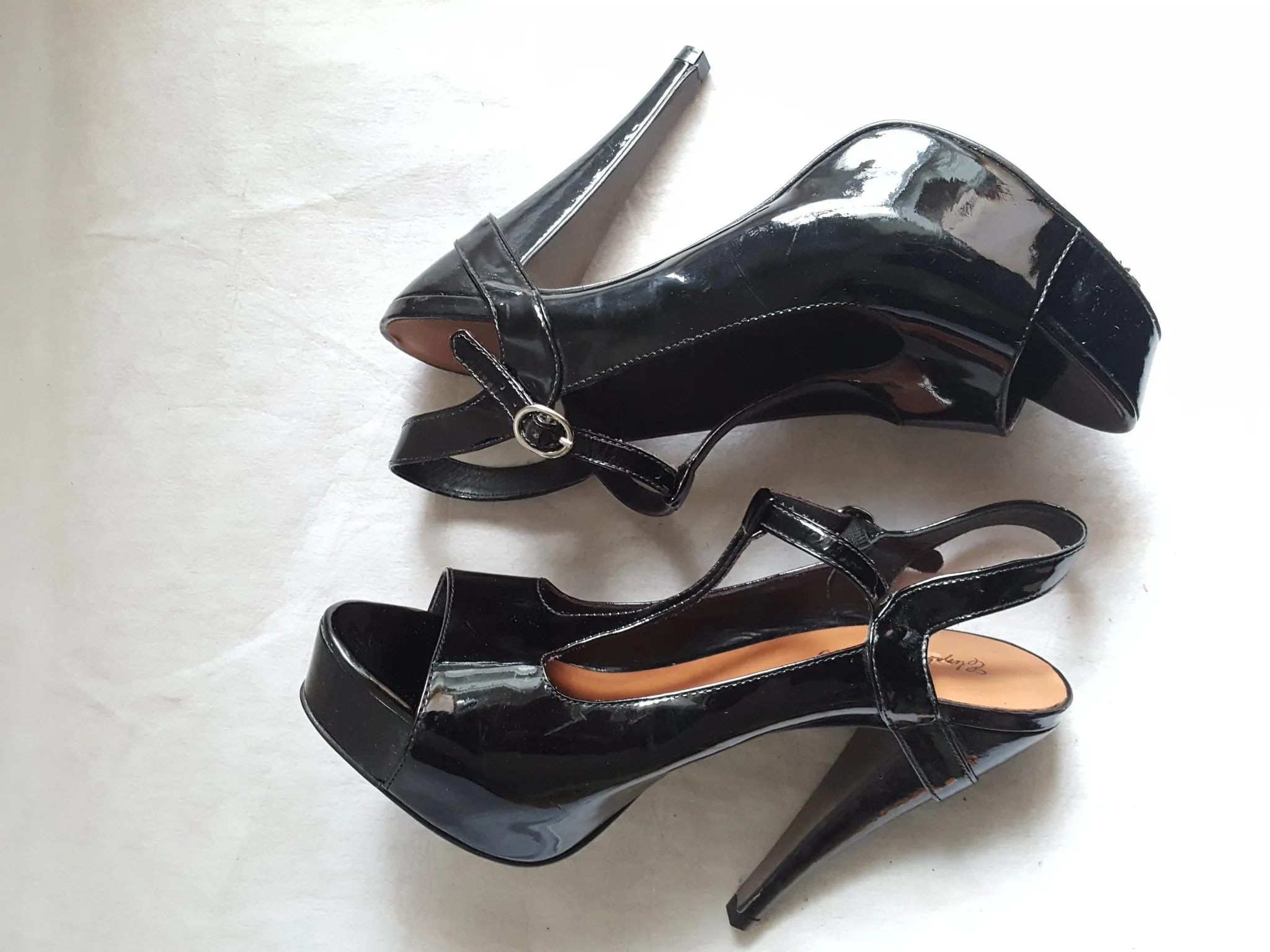Elizabeth & James Patent Leather T-strap Heels size 9