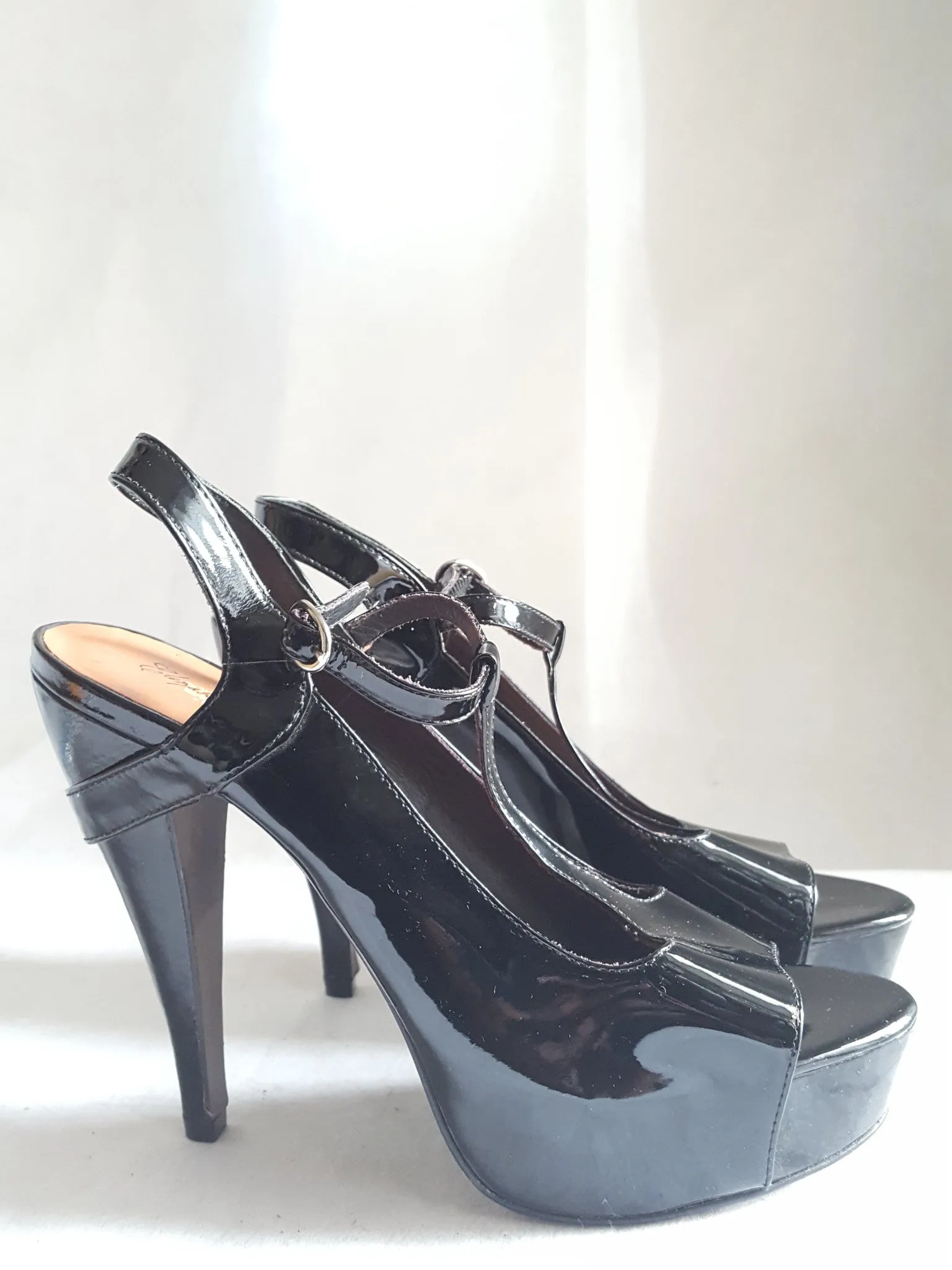 Elizabeth & James Patent Leather T-strap Heels size 9