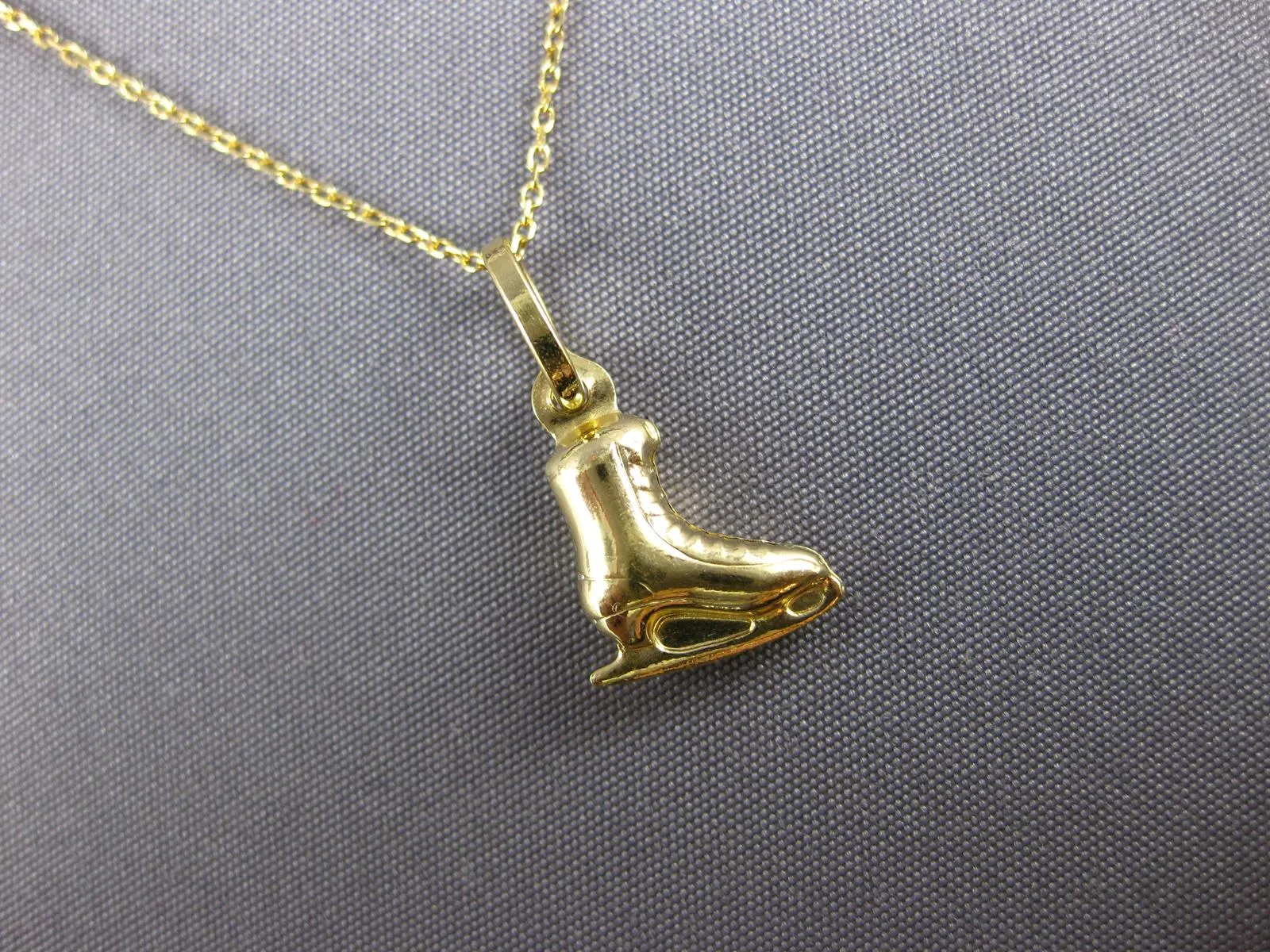 ESTATE 14KT YELLOW GOLD 3D HANDCRAFTED ICE SKATER CHARM PENDANT #25602