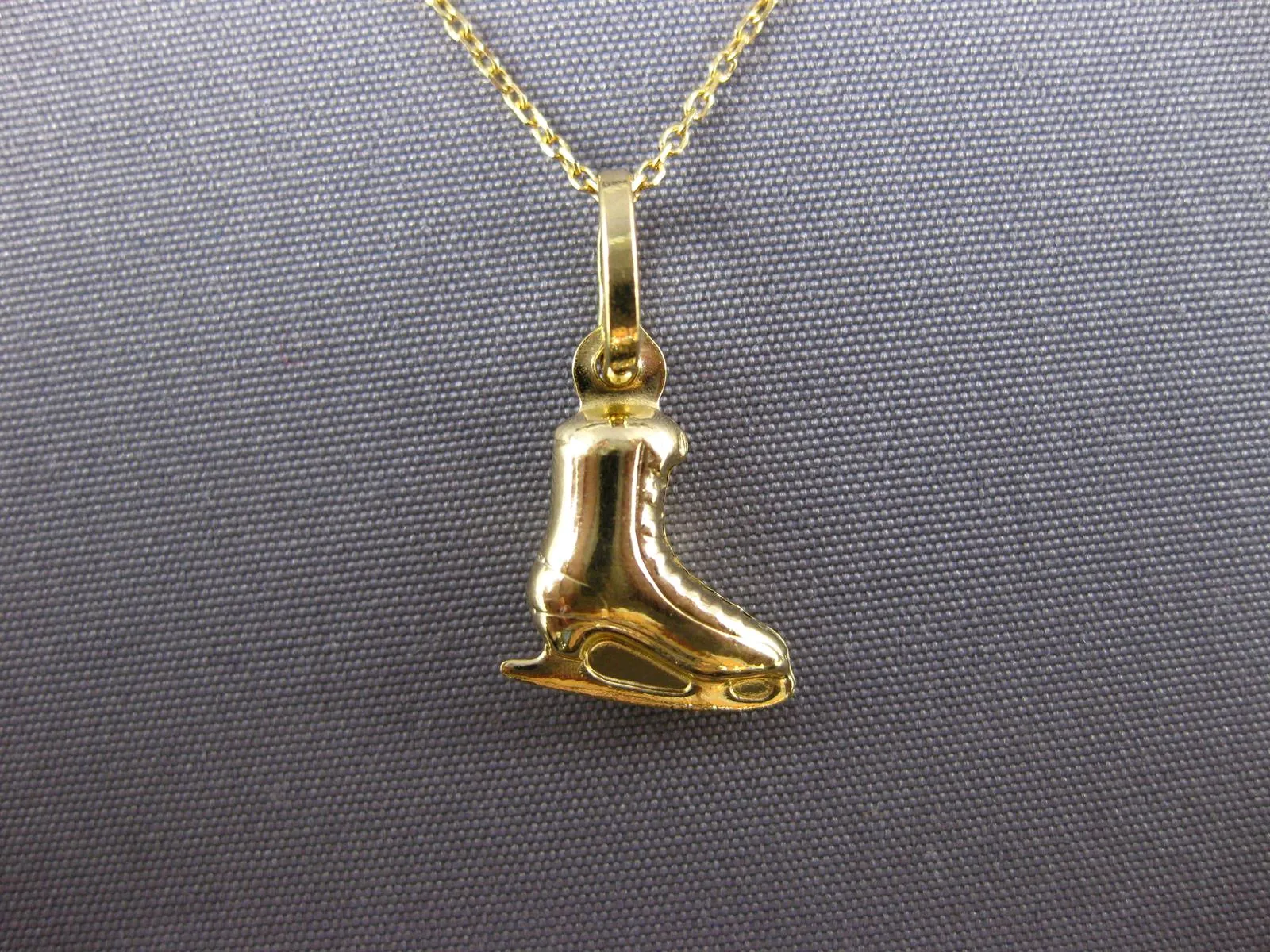 ESTATE 14KT YELLOW GOLD 3D HANDCRAFTED ICE SKATER CHARM PENDANT #25602