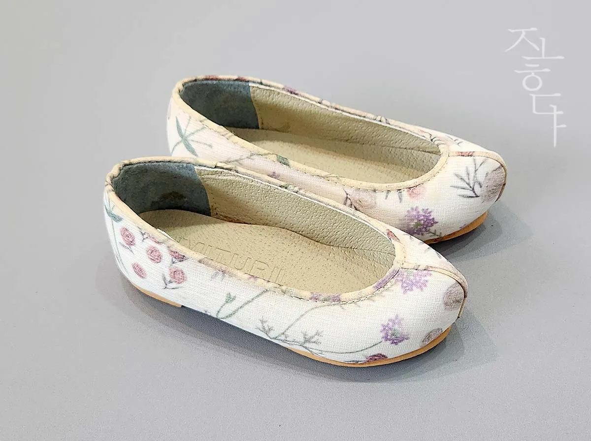 Graceful Floral Baby Girl Hanbok Shoes
