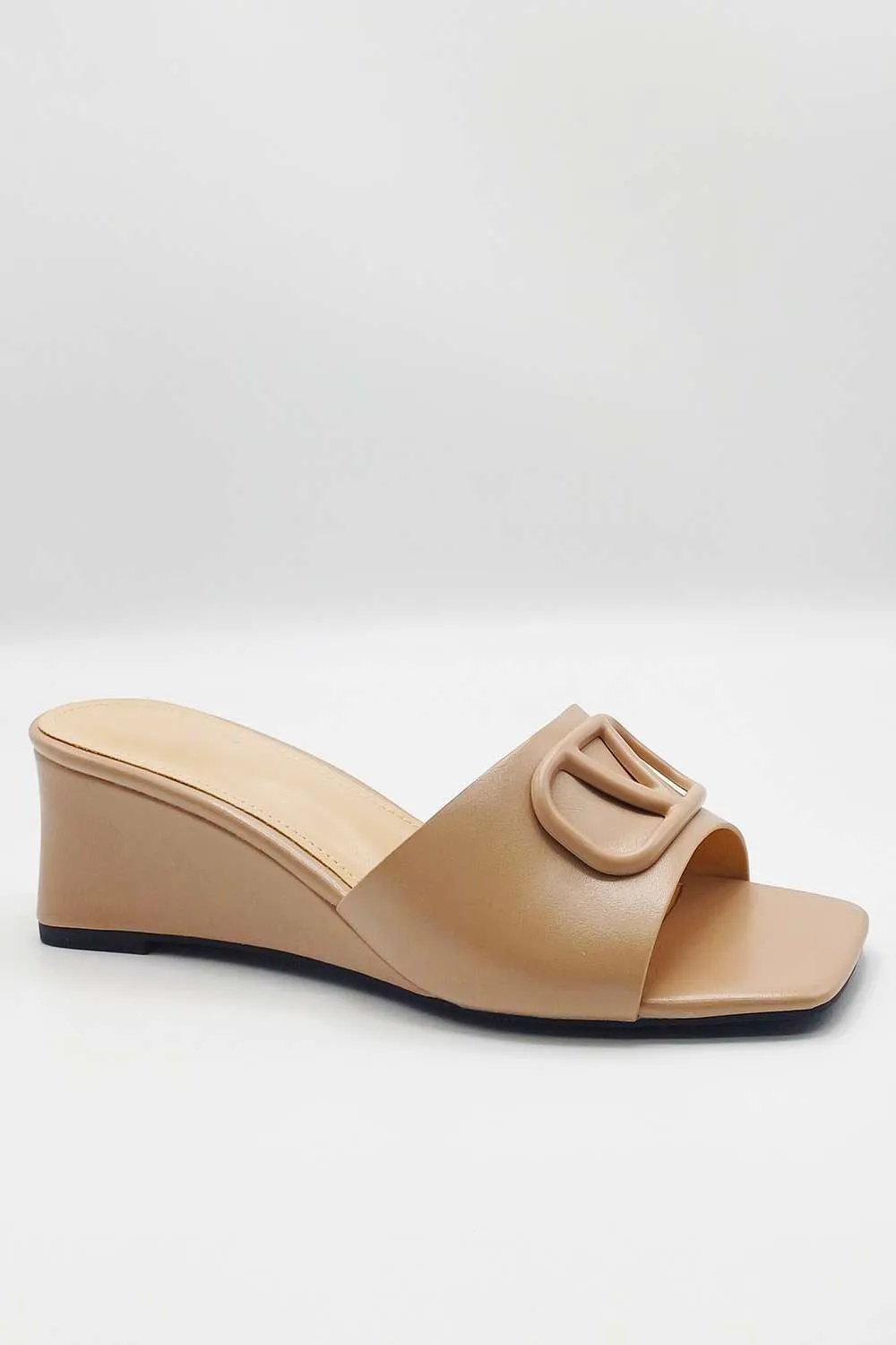Heidi V Brooch Detail Wedge Mules in Nude