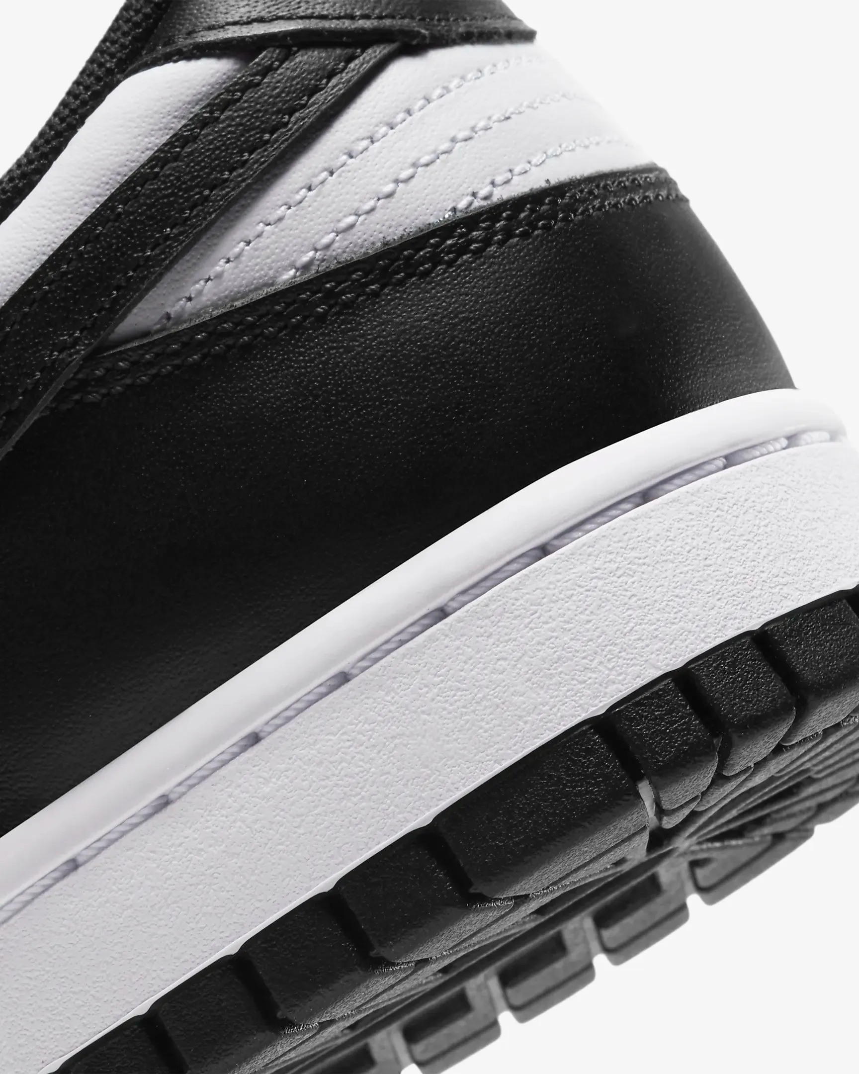 Nike SB Dunk Low - Black | White