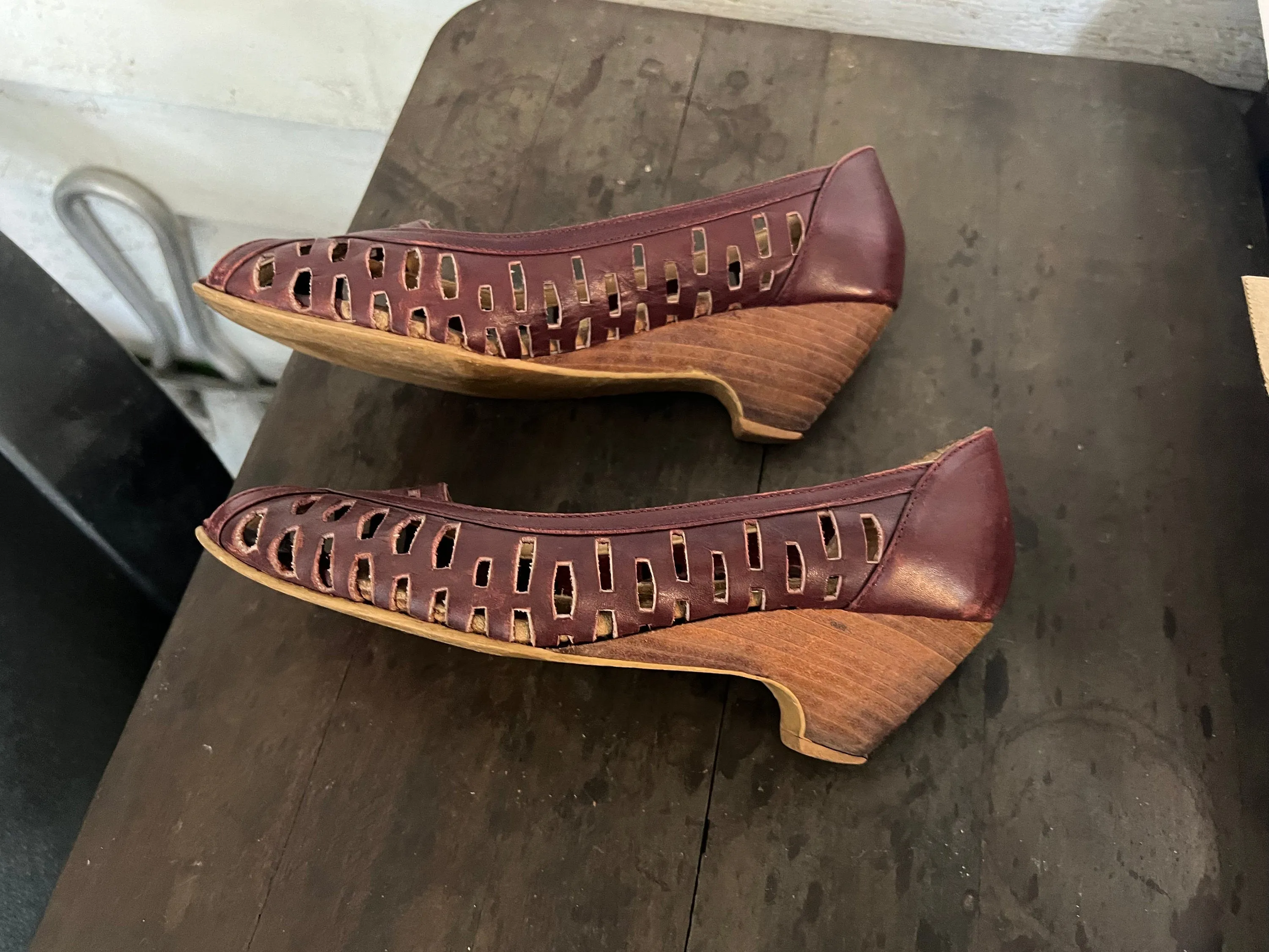 Vintage maroon leather wedge heels 8 AA