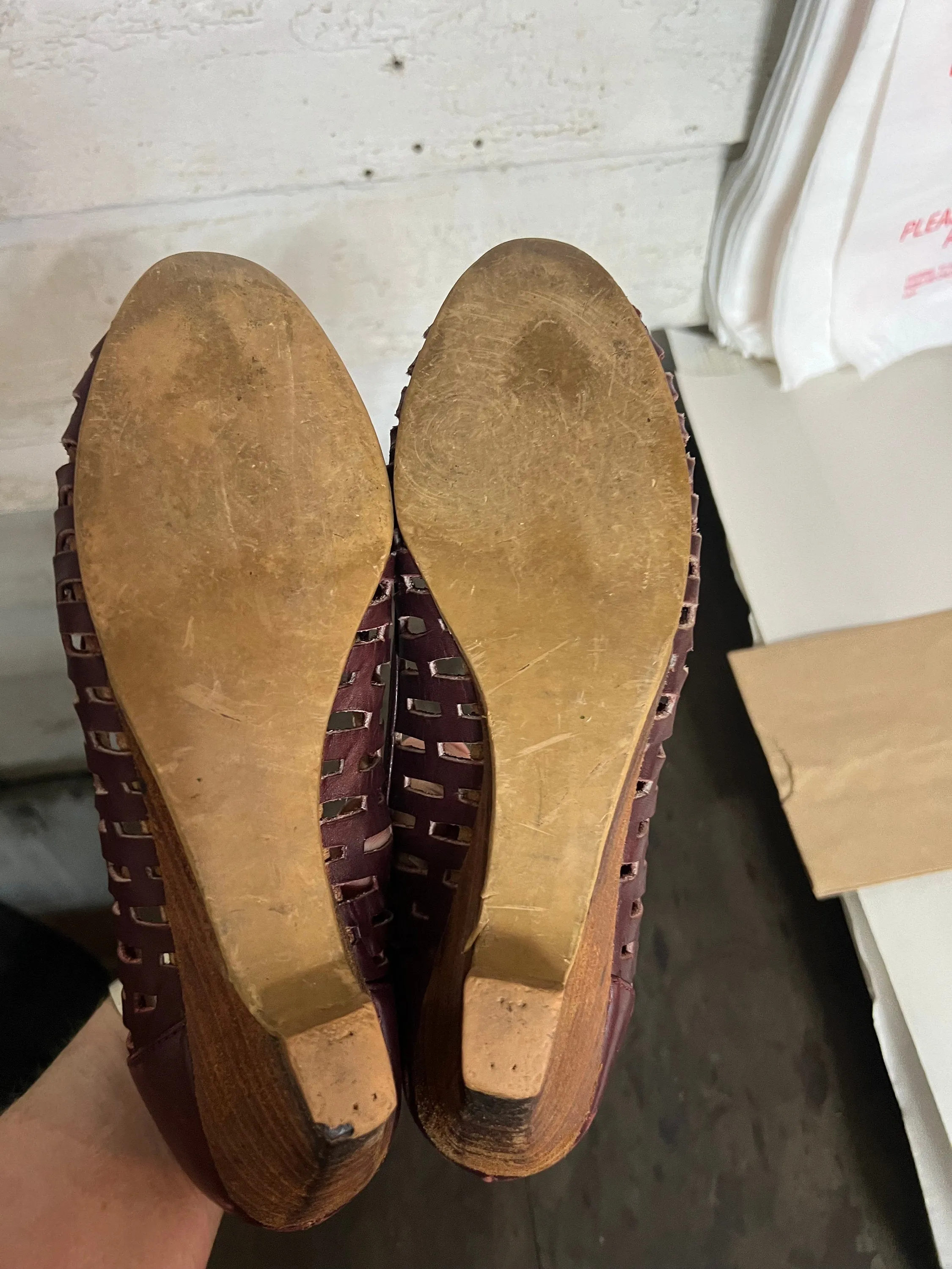 Vintage maroon leather wedge heels 8 AA