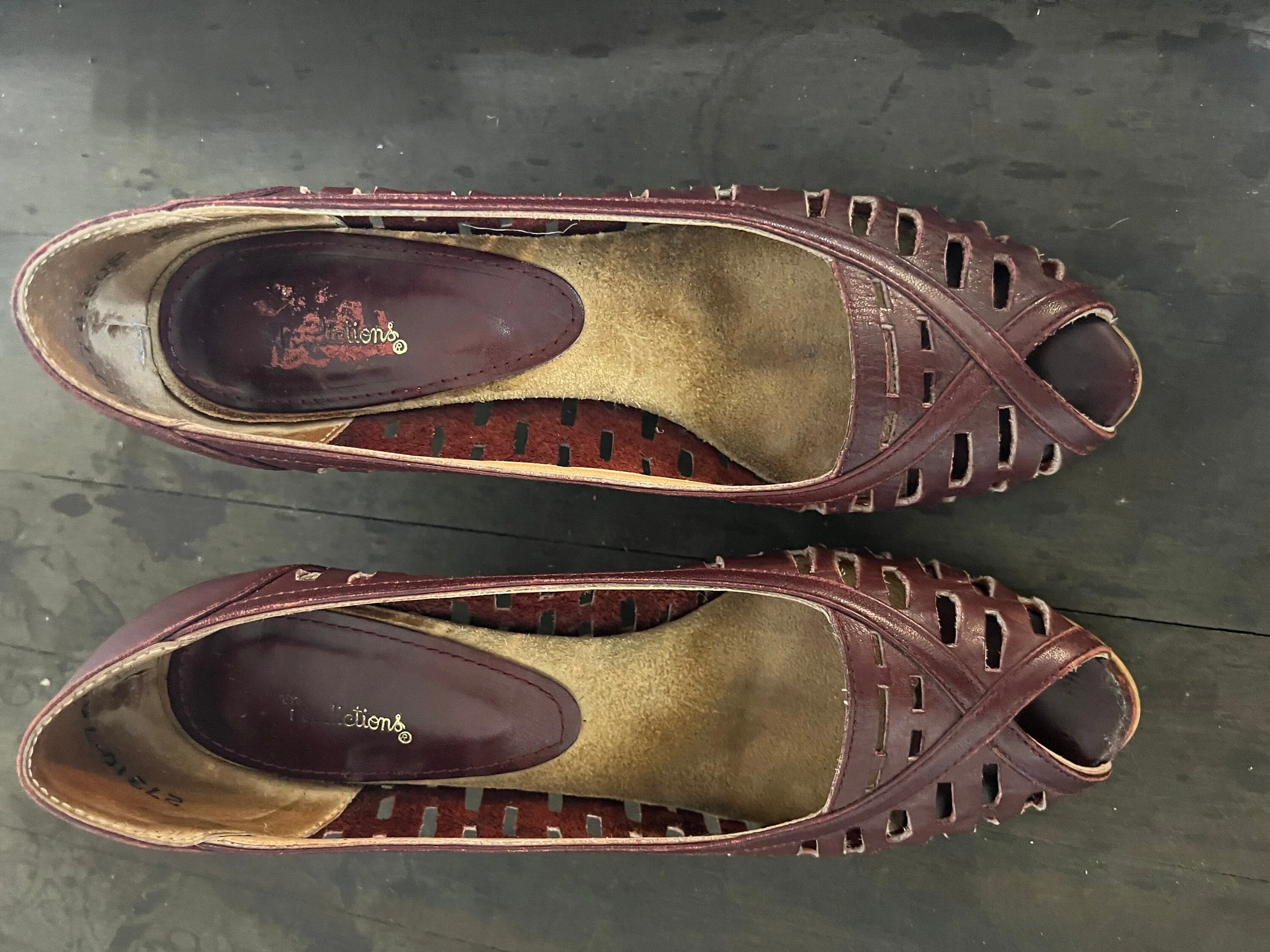 Vintage maroon leather wedge heels 8 AA